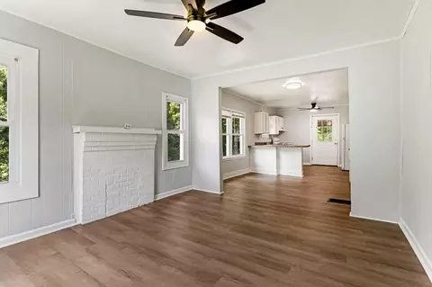 Living - 403 E Jefferies St, Gaffney, SC 29340 photo 2 of 3