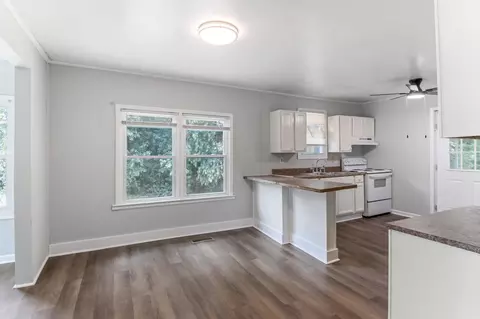 Living - 403 E Jefferies St, Gaffney, SC 29340 photo 3 of 3