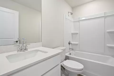 Bath - 495 Adhurst Dr, Enoree, SC 29335 photo 4 of 4