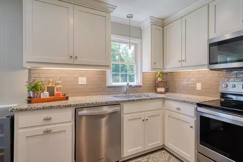Kitchen - 169 Gregory St, Roebuck, SC 29376 photo 5 of 8