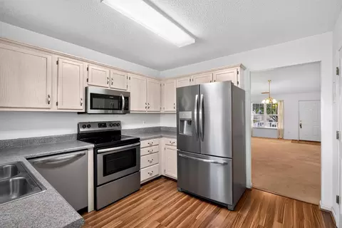 Kitchen - 609 Mesa Ln, Moore, SC 29369 photo 2 of 2