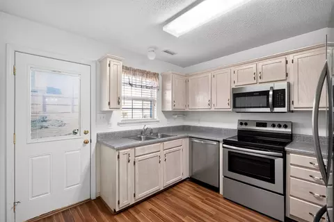 Kitchen - 609 Mesa Ln, Moore, SC 29369 photo 1 of 2