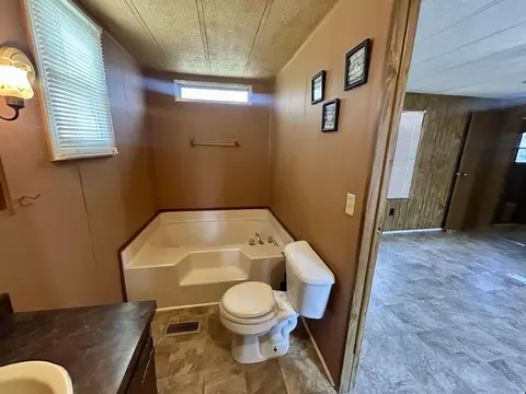 Bath - 120 Crestmont Dr, Gaffney, SC 29340 photo 2 of 3