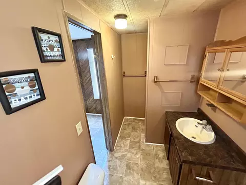 Bath - 120 Crestmont Dr, Gaffney, SC 29340 photo 3 of 3