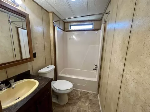 Bath - 120 Crestmont Dr, Gaffney, SC 29340 photo 1 of 3
