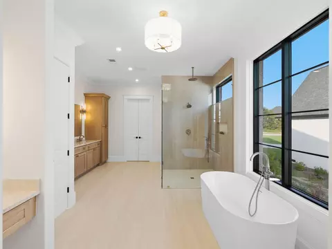 Bath - 739 Castle Stone Dr, Moore, SC 29369 photo 1 of 2