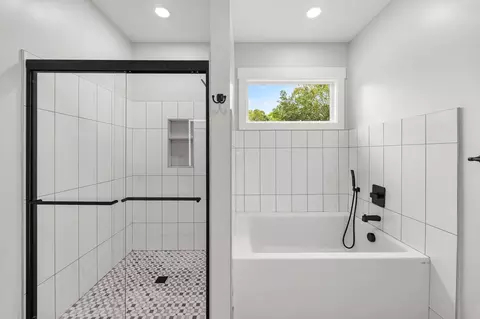Bath - 112 Dora Ave, Gaffney, SC 29341 photo 1 of 4