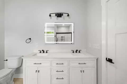 Bath - 112 Dora Ave, Gaffney, SC 29341 photo 2 of 4