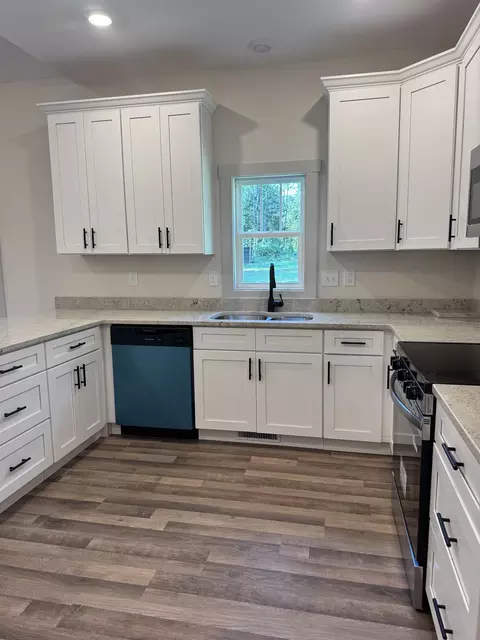Kitchen - 7406 S Pine St, Pacolet, SC 29372 photo 2 of 2