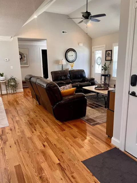 Entry Way - 111 Barbara Ave, Gaffney, SC 29341 photo 3 of 9