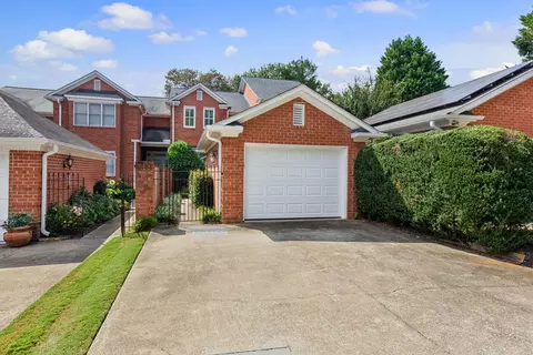 102 Country Club Ct, Spartanburg, SC 29302
