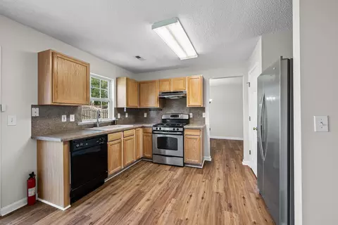 Kitchen - 511 Smoothstone Dr, Duncan, SC 29334 photo 1 of 2