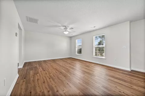 Living - 511 Smoothstone Dr, Duncan, SC 29334 photo 2 of 4