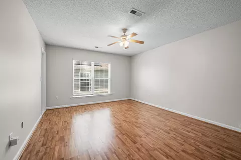 Living - 511 Smoothstone Dr, Duncan, SC 29334 photo 4 of 4