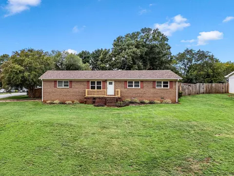 128 Twin Creek Dr, Boiling Springs, SC 29316