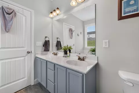 Bath - 541 Chantry Ln, Moore, SC 29369 photo 1 of 6