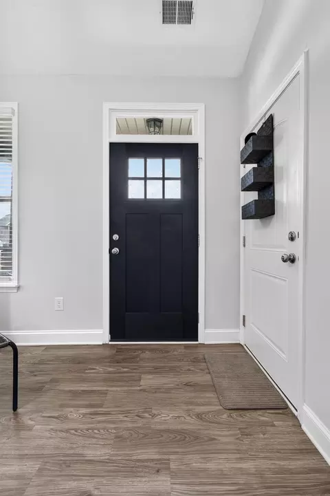 Entry Way - 541 Chantry Ln, Moore, SC 29369 photo 2 of 12