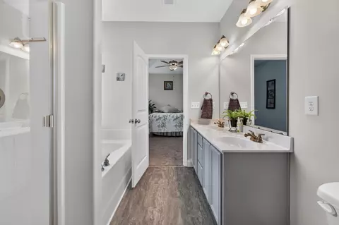 Entry Way - 541 Chantry Ln, Moore, SC 29369 photo 10 of 12