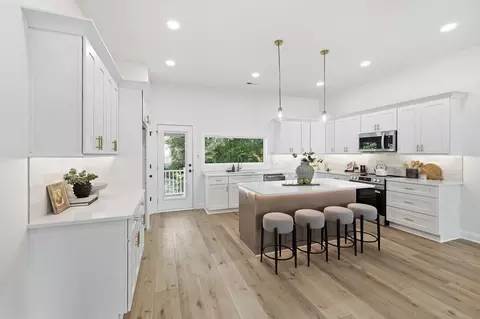 Kitchen - 210 Lakeview Dr, Mayo, SC 29368 photo 1 of 2