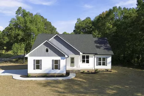 210 Lakeview Dr, Mayo, SC 29368