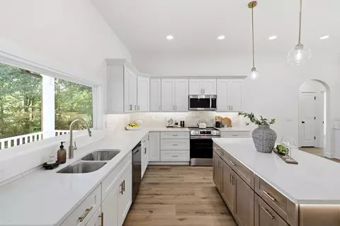 Kitchen - 210 Lakeview Dr, Mayo, SC 29368 photo 2 of 2