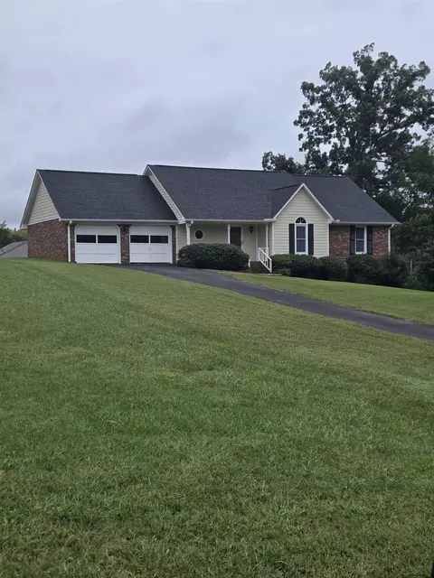 175 Parris Ridge Dr, Boiling Springs, SC 29316