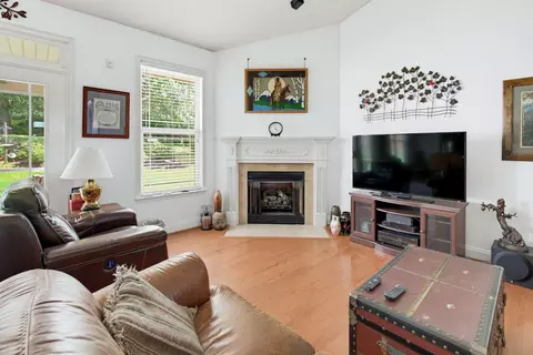 Living - 120 Hubbard Ln, Greer, SC 29651 photo 4 of 6