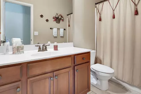Bath - 120 Hubbard Ln, Greer, SC 29651 photo 3 of 3