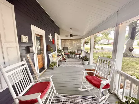 Exterior - 401 E Rutledge Ave, Gaffney, SC 29340 photo 3 of 9