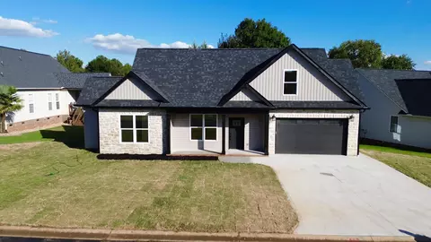 915 Thunder Gulch Dr, Boiling Springs, SC 29316