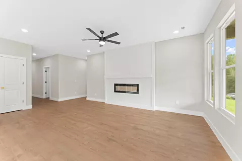 Living - 202 Fraley Dr, Inman, SC 29349 photo 2 of 6