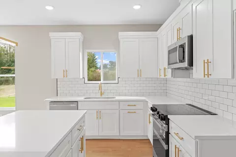 Kitchen - 202 Fraley Dr, Inman, SC 29349 photo 3 of 4
