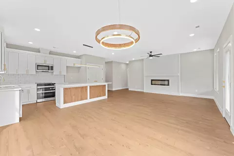 Living - 202 Fraley Dr, Inman, SC 29349 photo 5 of 6