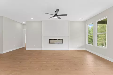 Living - 202 Fraley Dr, Inman, SC 29349 photo 4 of 6