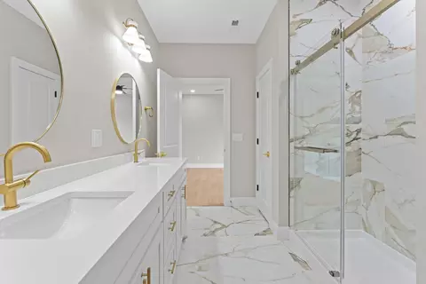 Bath - 202 Fraley Dr, Inman, SC 29349 photo 7 of 7