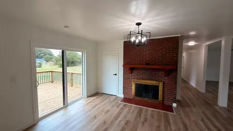 Living - 926 E Main St, Duncan, SC 29334 photo 4 of 5