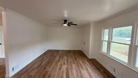 Living - 926 E Main St, Duncan, SC 29334 photo 2 of 5
