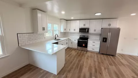 Kitchen - 926 E Main St, Duncan, SC 29334 photo 2 of 4