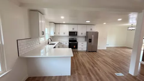 Kitchen - 926 E Main St, Duncan, SC 29334 photo 3 of 4