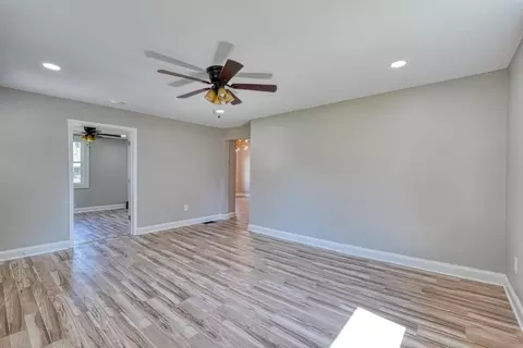 Living - 125 Cunningham St, Arcadia, SC 29320 photo 2 of 9
