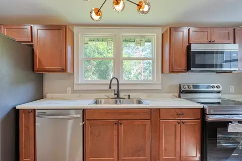 Kitchen - 125 Cunningham St, Arcadia, SC 29320 photo 2 of 5