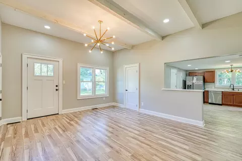 Living - 125 Cunningham St, Arcadia, SC 29320 photo 5 of 9