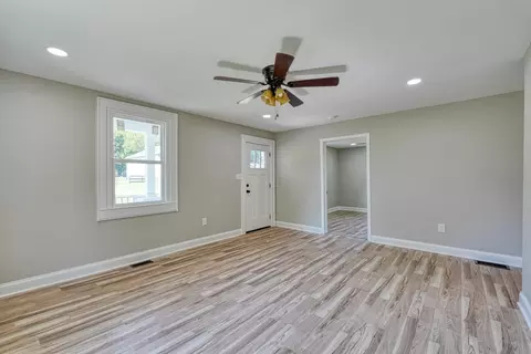 Living - 125 Cunningham St, Arcadia, SC 29320 photo 3 of 9