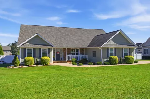 484 Carriage Gate Dr, Wellford, SC 29385