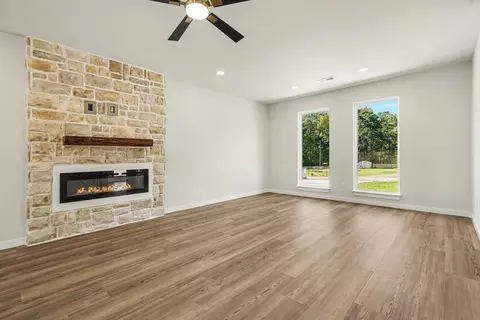 Living - 221 Moore Rd, Liberty, SC 29657 photo 2 of 5