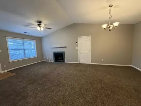 Living - 804 Amarillo Dr, Moore, SC 29369 photo 4 of 5