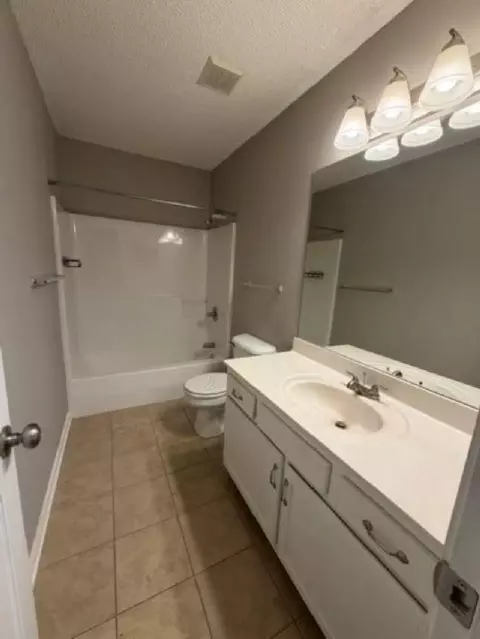 Bath - 804 Amarillo Dr, Moore, SC 29369 photo 1 of 2