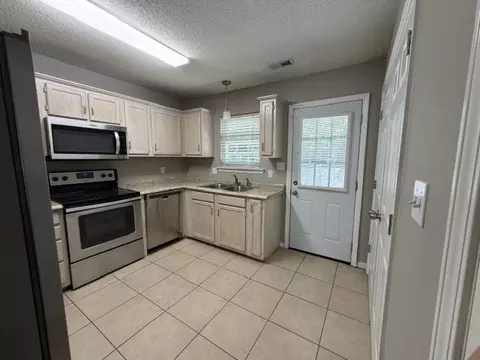 Kitchen - 804 Amarillo Dr, Moore, SC 29369 photo 2 of 2