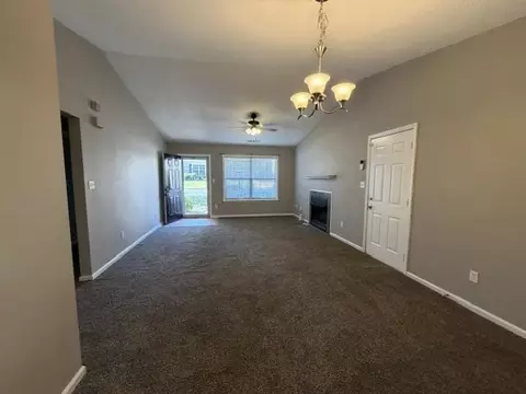 Living - 804 Amarillo Dr, Moore, SC 29369 photo 2 of 5