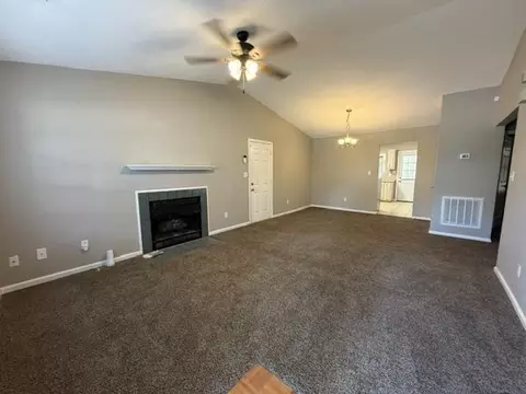 Living - 804 Amarillo Dr, Moore, SC 29369 photo 3 of 5